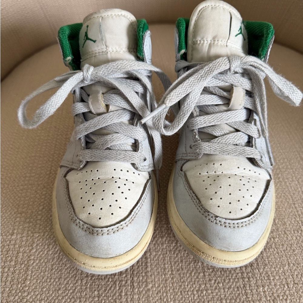 Nike Kids' Low-Top Sneakers in White and Green